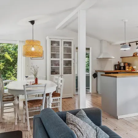 2 Bedroom Amazing In Σπίτι διακοπών *
